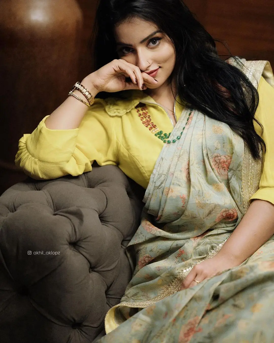 MALAVIKA MENON IN SOUTH INDIAN TRADITIONAL GREEN SAREE YELLOW BLOUSE 6